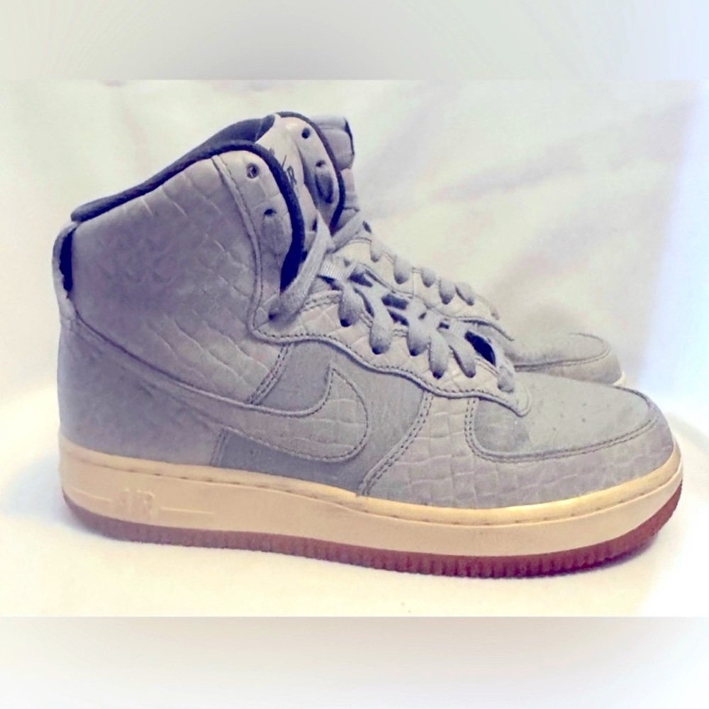 Nike Women’s High-Top Sneakers in Light Gray with Cream Midsole and Gum Outsole